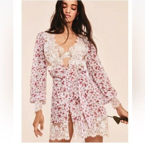 FOR LOVE & LEMONS Melrose White Floral Robe -Victoria's Secret Sz XS NEW - Picture 1 of 15